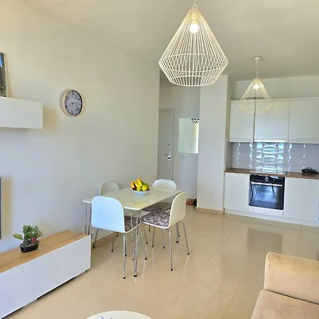 Appartamento In Steps From Sandy Durrës